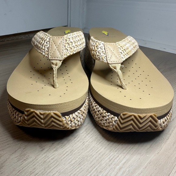 Volatile Women's Tan Woven Wedge Flip Flop Sandals Size 10 - Picture 2 of 8